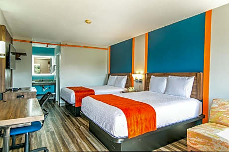 Queen Room with Two Queen Beds - Non-Smoking