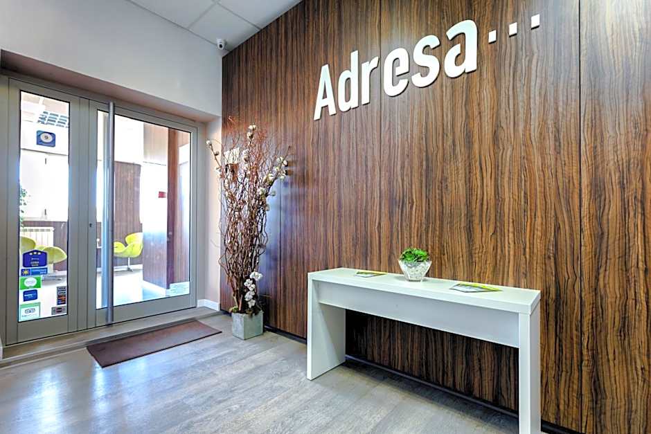 Adresa Suites