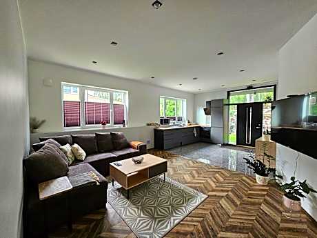 Elva Majutus - Puhkemaja - Hot Tub l Sauna l BBQ