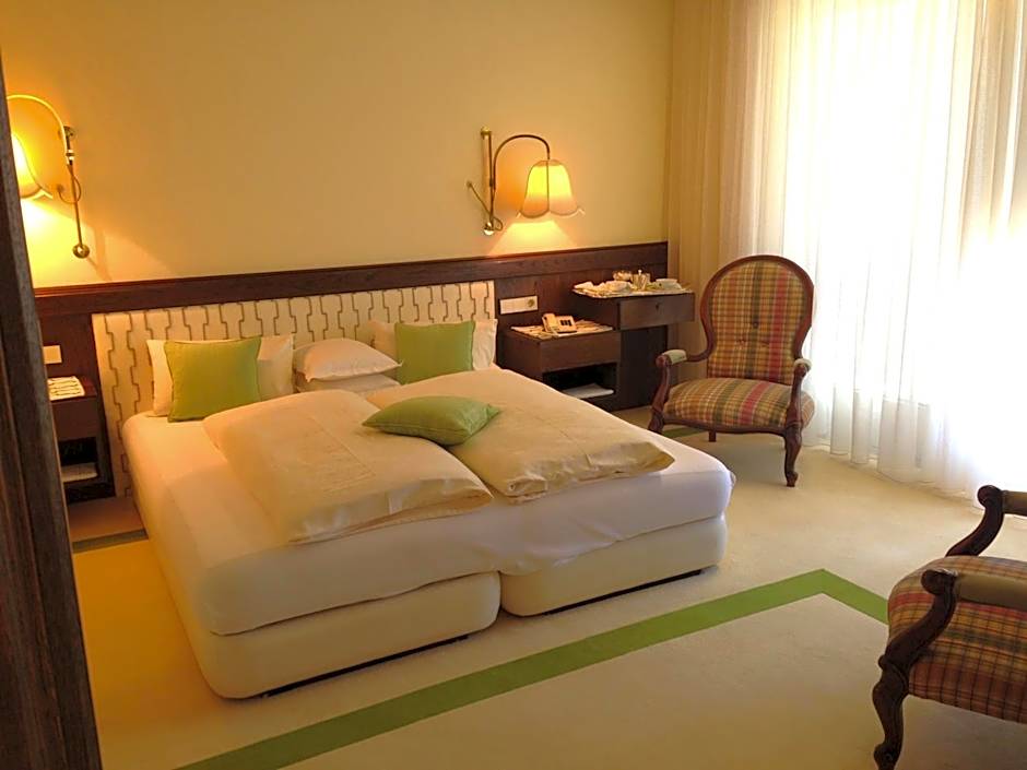 Dietrichsteinerhof Apartments & Rooms