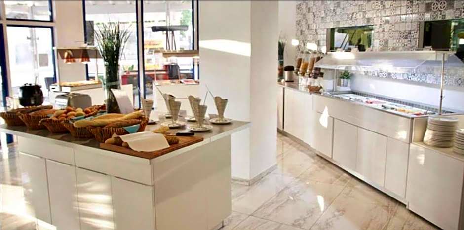 Lantiana Gardens ApartHotel