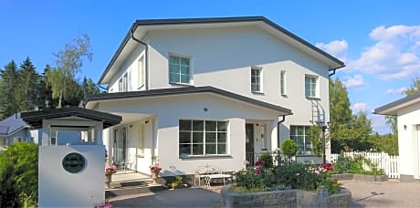 Villa Jokivarsi Bed & Breakfast