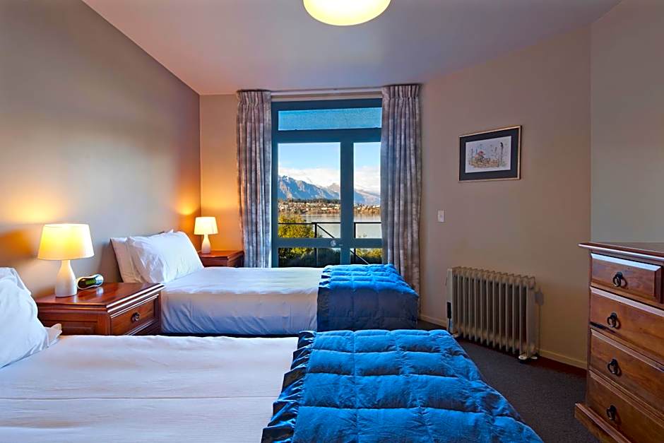 Spinnaker Bay Apartments