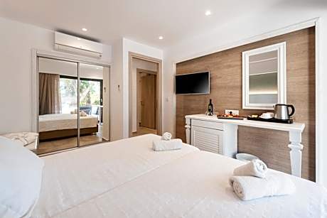 Deluxe Suite with Veranda