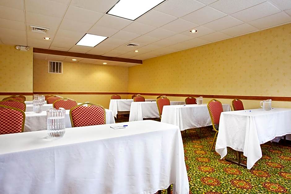 Candlewood Suites Grand Rapids Airport By IHG