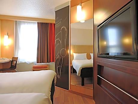 Standard Room with two single beds