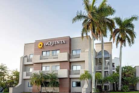 La Quinta Inn & Suites by Wyndham Ft. Myers Sanibel Gateway