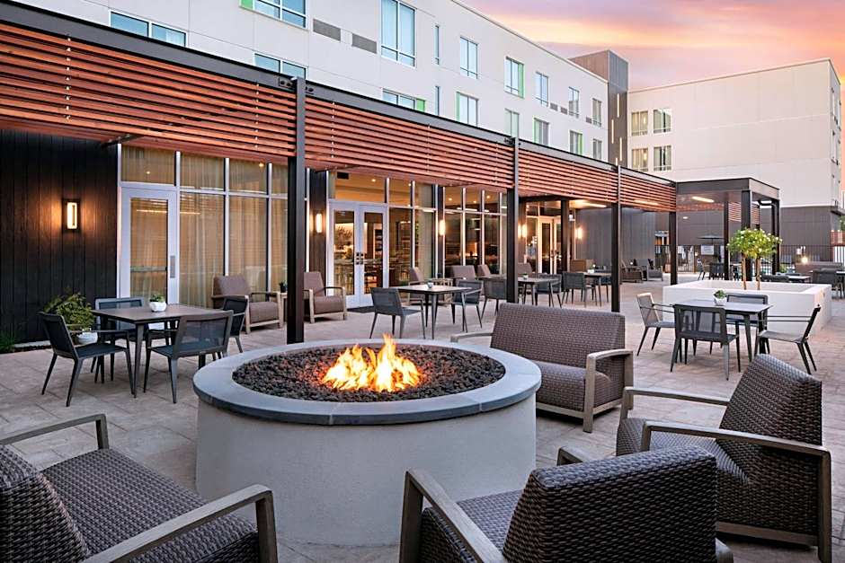 Courtyard by Marriott Fresno Clovis