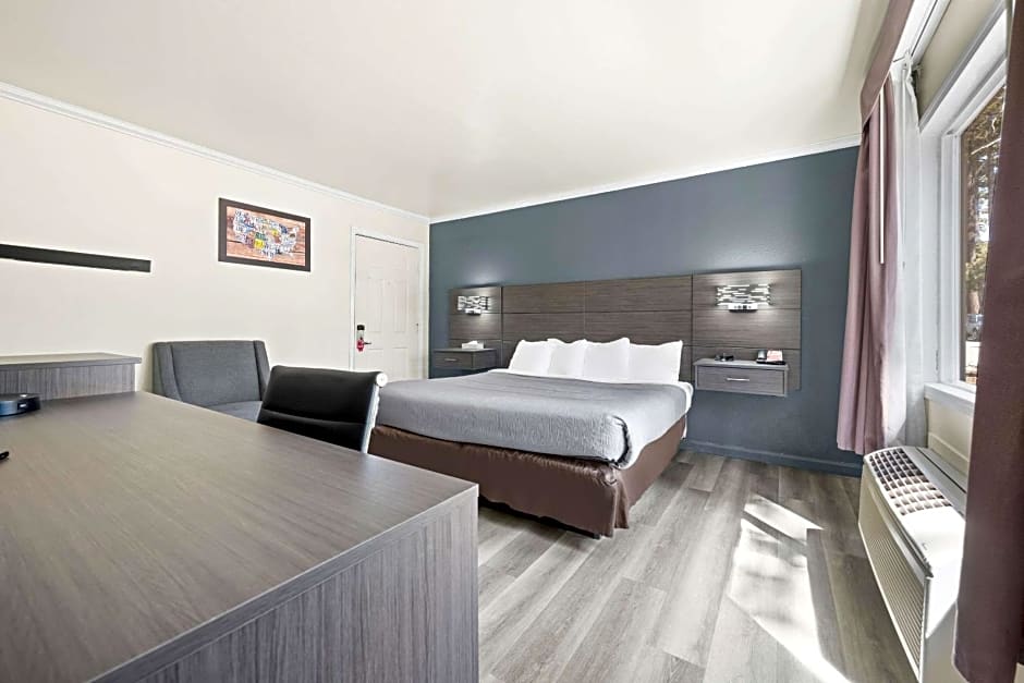 Econo Lodge Inn & Suites Heavenly Village Area