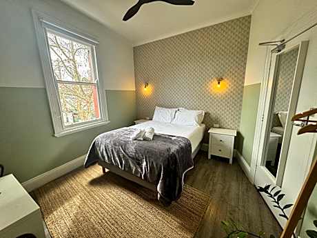 Deluxe Park View Room with Shared Bathroom