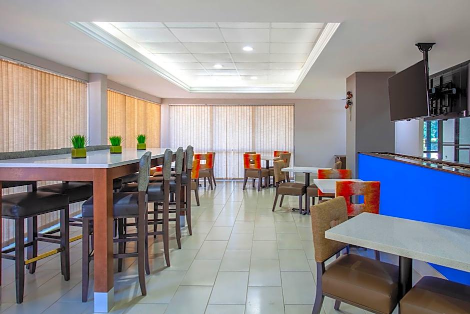 Baymont by Wyndham McDonough