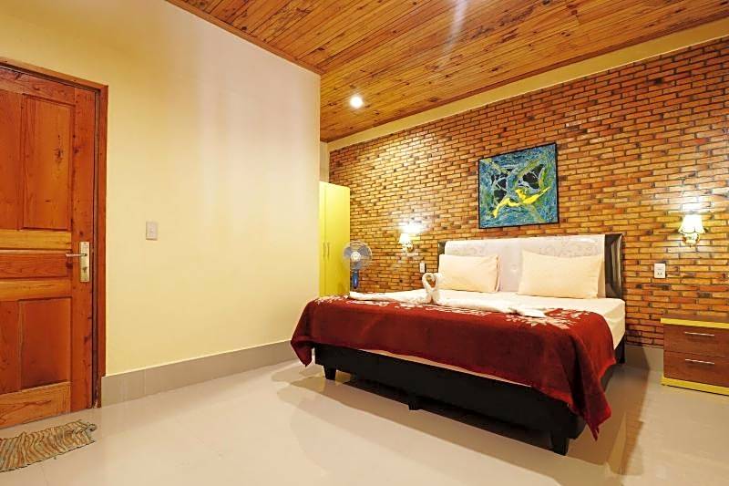 Tuk Tuk Timbul Bungalows