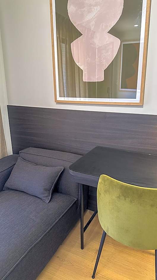 Charles Sturt Suites & Apartments