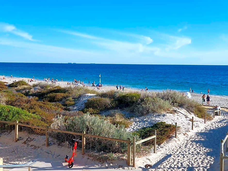 Coastal Salty Air 2Bedrm 2Bath w Ocean Views!