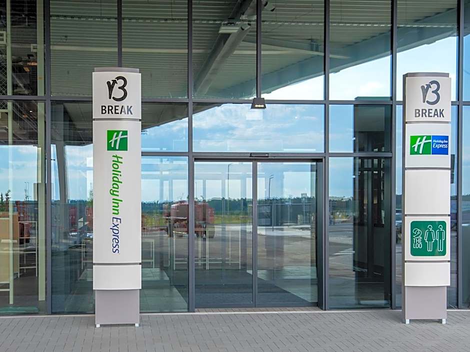 Holiday Inn Express - Hamburg South A7-AS42 By IHG