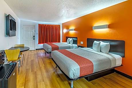 Queen Room with Two Queen Beds - Non-Smoking