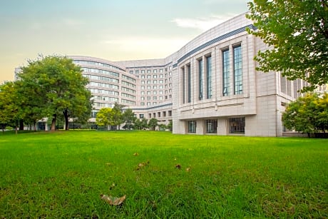 Renaissance Tianjin Lakeview Hotel