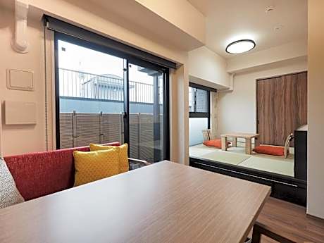Deluxe Japanese Western Room with Kitchen and Washing Machine