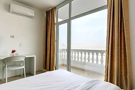 Double Room with Pyramids View