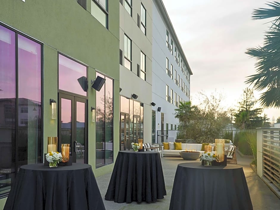 Hotel Centro Sonoma Wine Country, Tapestry Collection Hilton