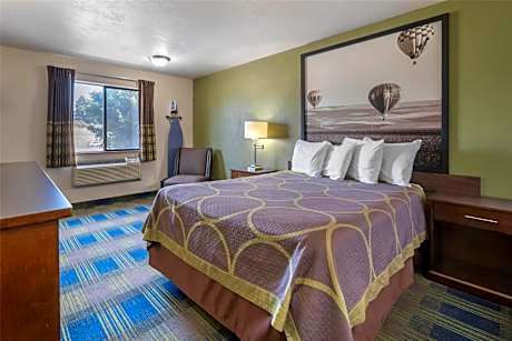 1 Queen Bed Non-Smoking