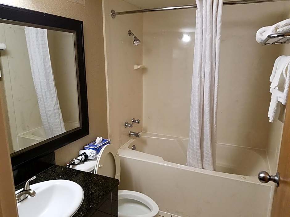 Super 8 by Wyndham Bentonville