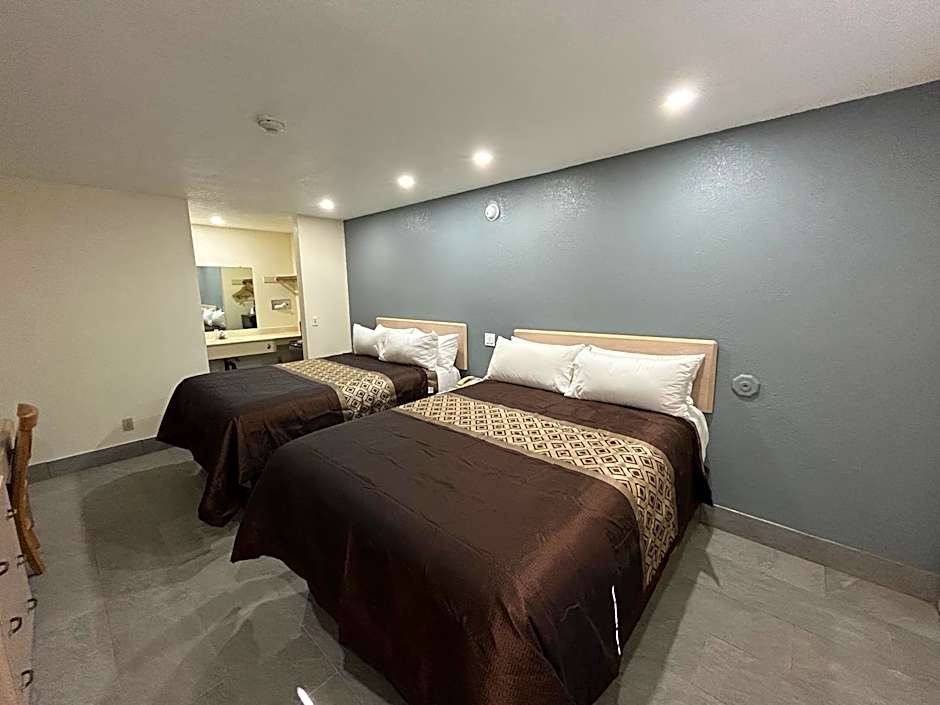 California Inn Hotel and Suites Adelanto US 395