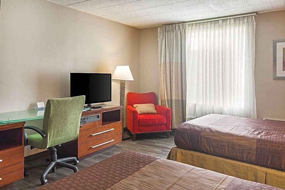 Fairmount Inn & Suites - Stroudsburg, Poconos