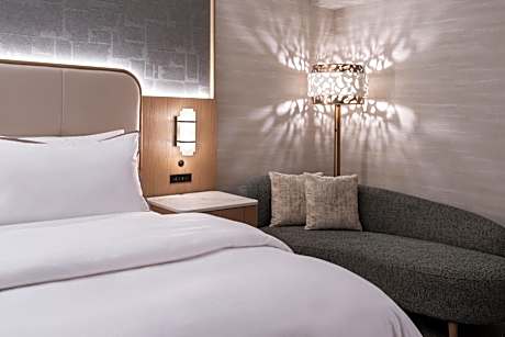 Traditional Queen Room with Two Queen Beds and Roll-in Shower - Mobility Accessible