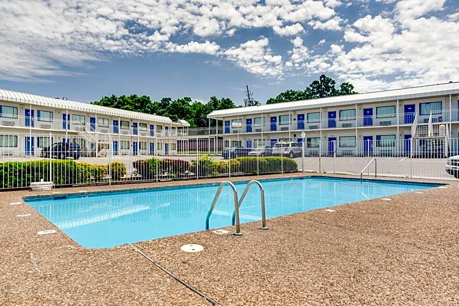 Motel 6 Fayetteville, AR