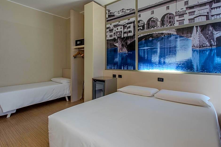 Photo 1 of 4 of Triple Room