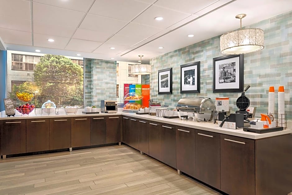 Hampton Inn & Suites, by Hilton - Vancouver Downtown
