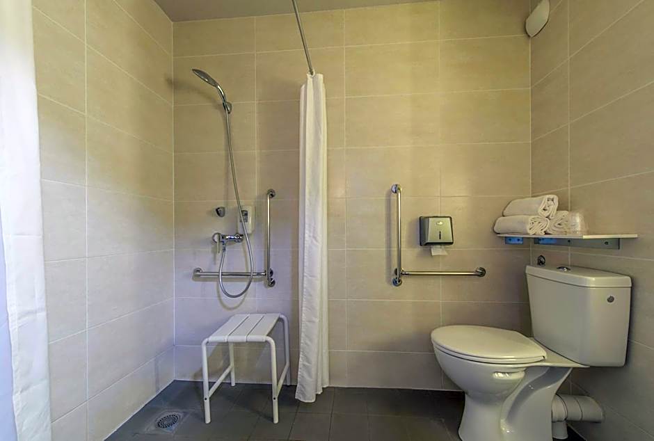 B&B HOTEL Orange - Échangeur A7 A9