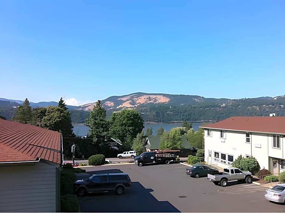 Riverview Lodge
