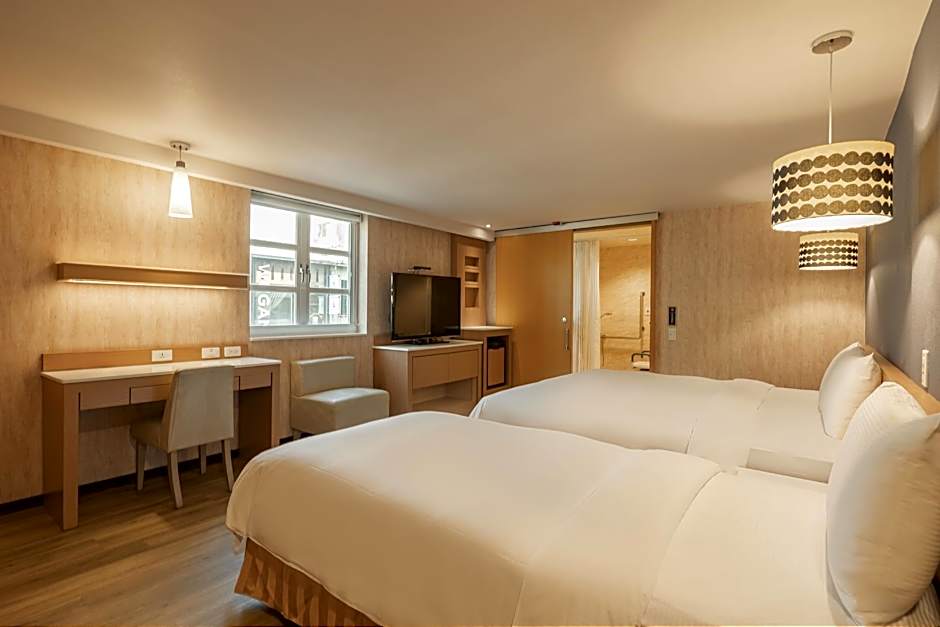 Kindness Hotel Tainan Chihkan Tower