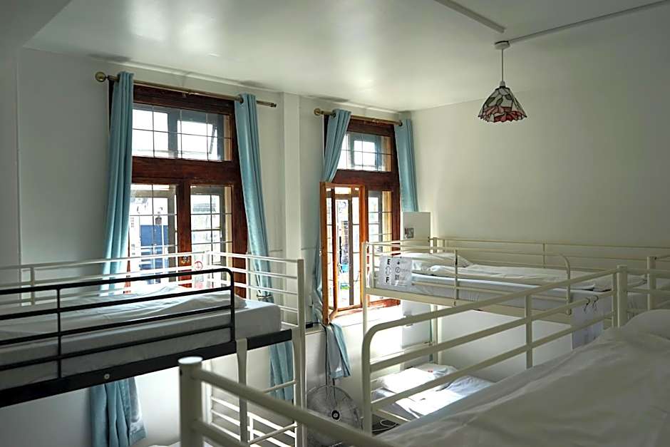 The Walrus Bar and Hostel