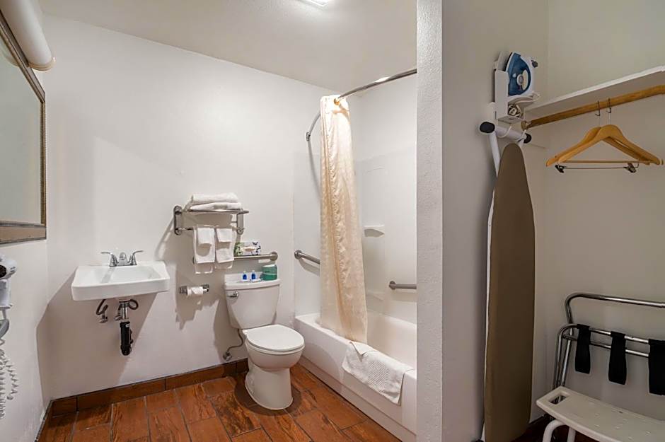 Rodeway Inn & Suites Portland West - Beaverton