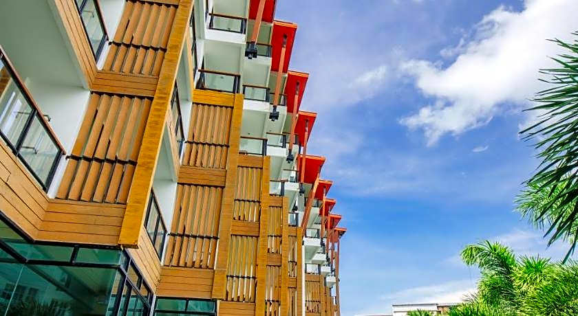 The Lunar Patong Hotel