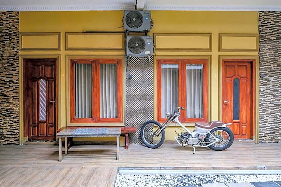 RedDoorz at Kutisari 2 Surabaya