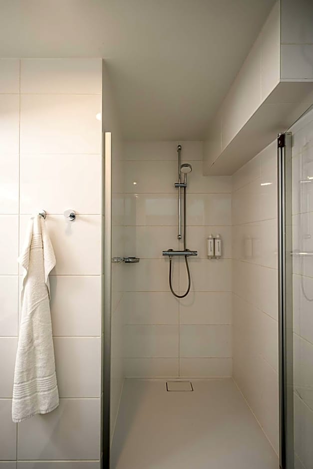 YAYS Amsterdam Salthouse Canal by Numa