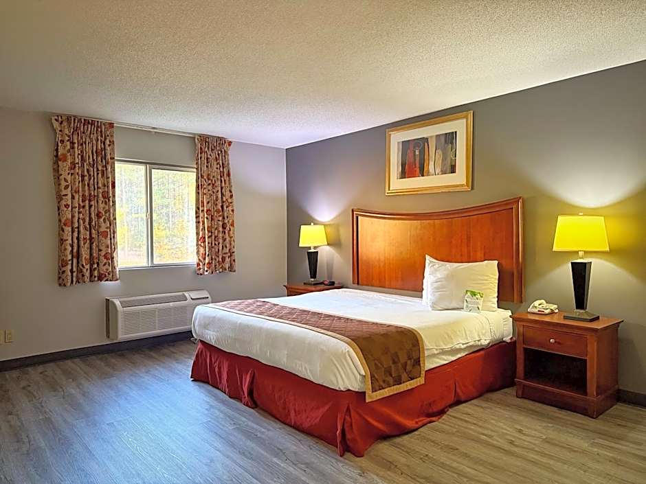 Lake Tree Inn & Suites