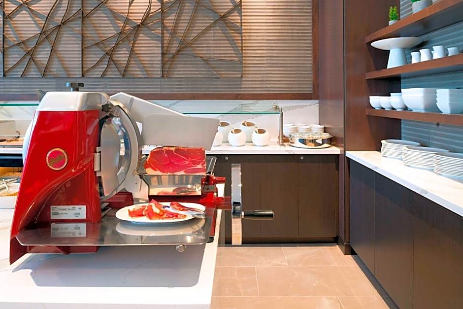 AC Hotel by Marriott Boston Downtown