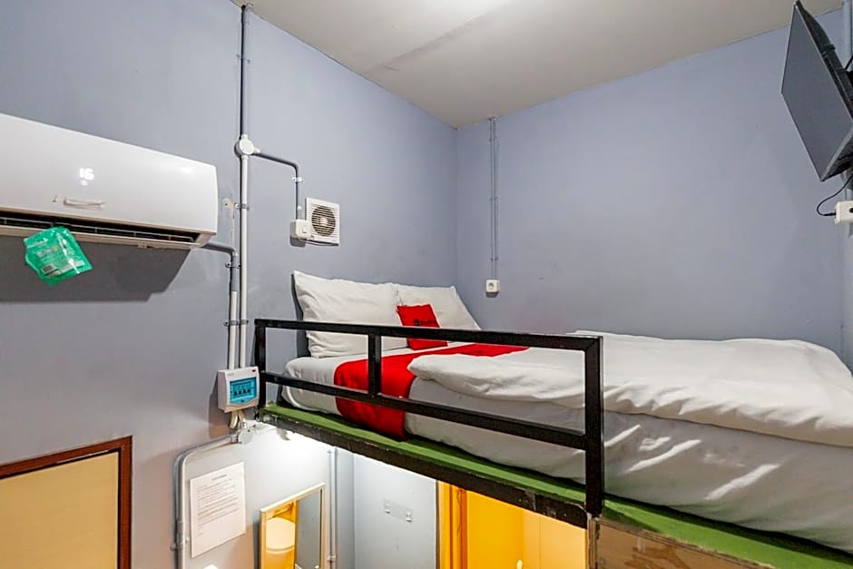 RedDoorz @ Stariez Kemang