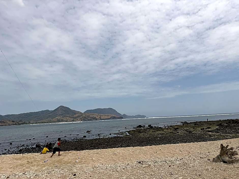 Sumbawa Maluk Homestay Kost tika