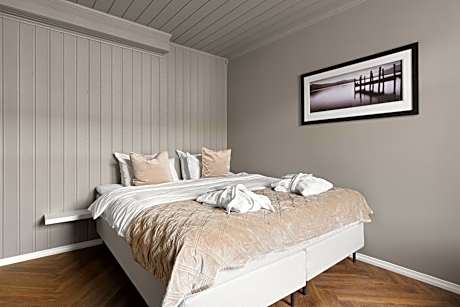 Deluxe Four Bedroom Apartment