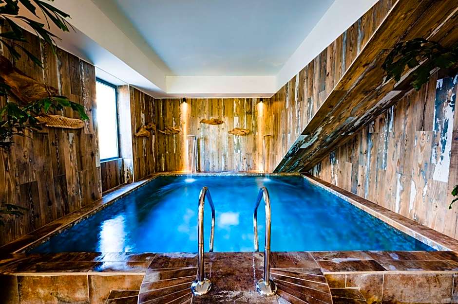 Le Hameau des Pesquiers Ecolodge, Curio Collection by Hilton