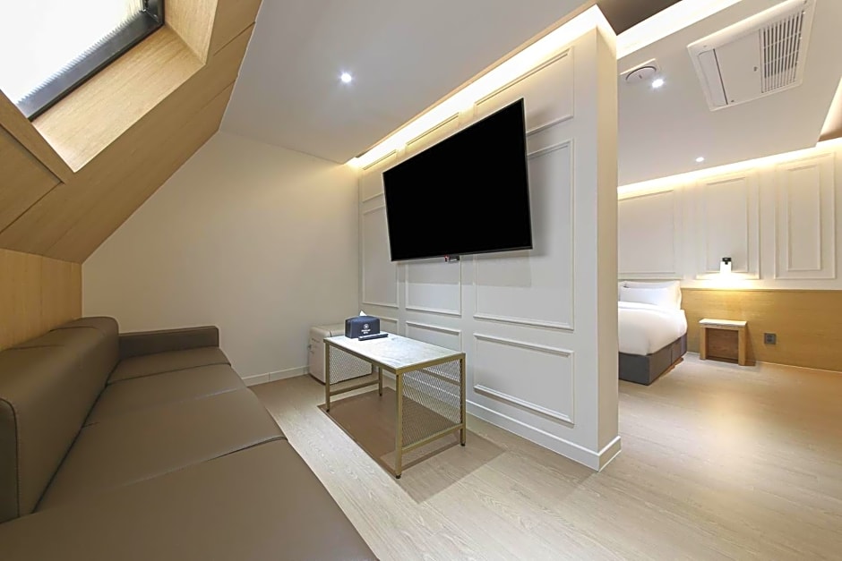 Brown Dot Hotel Pyeonghwa plaza