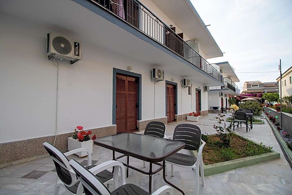 Harrys bar & apartments