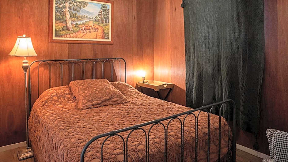 Photo 1 of 10 of Standard 1 Queen Bed