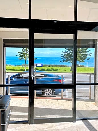 Ocean Beach Hotel